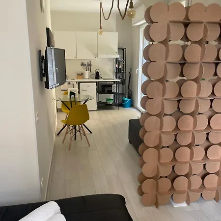 公寓 Marlene's 2 *