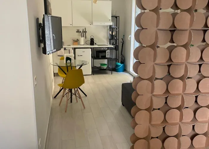 公寓 Marlene's 2 *